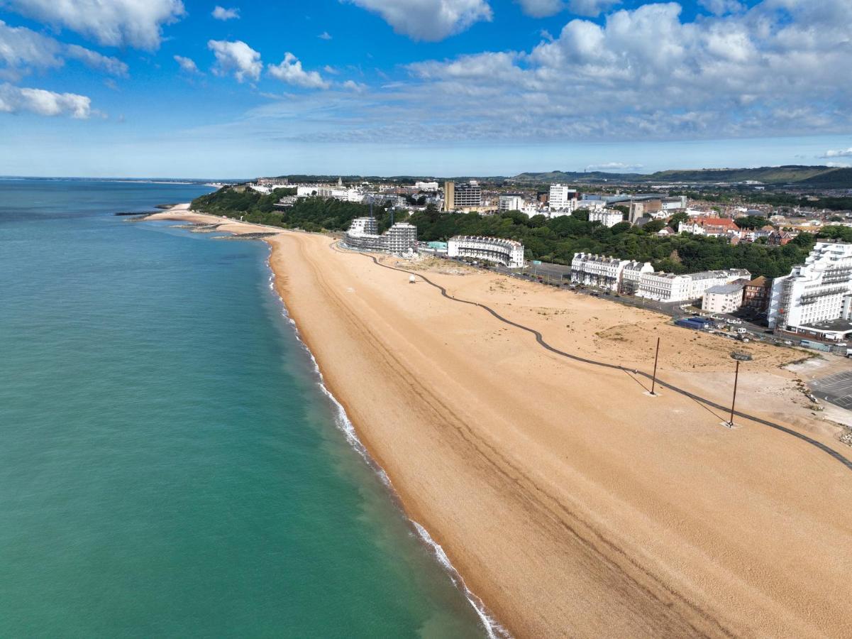 Wonderful West End - Parking Inc Apartamento Folkestone Exterior foto