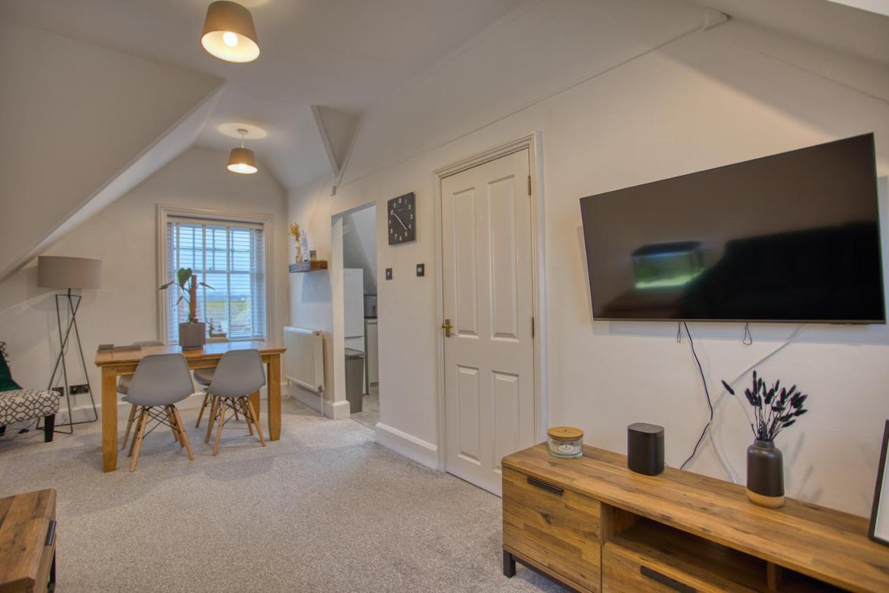 Wonderful West End - Parking Inc Apartamento Folkestone Exterior foto