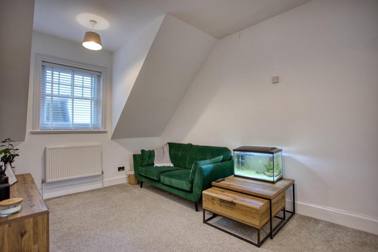 Wonderful West End - Parking Inc Apartamento Folkestone Exterior foto