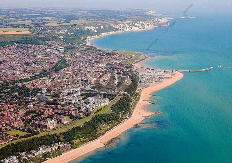 Wonderful West End - Parking Inc Apartamento Folkestone Exterior foto