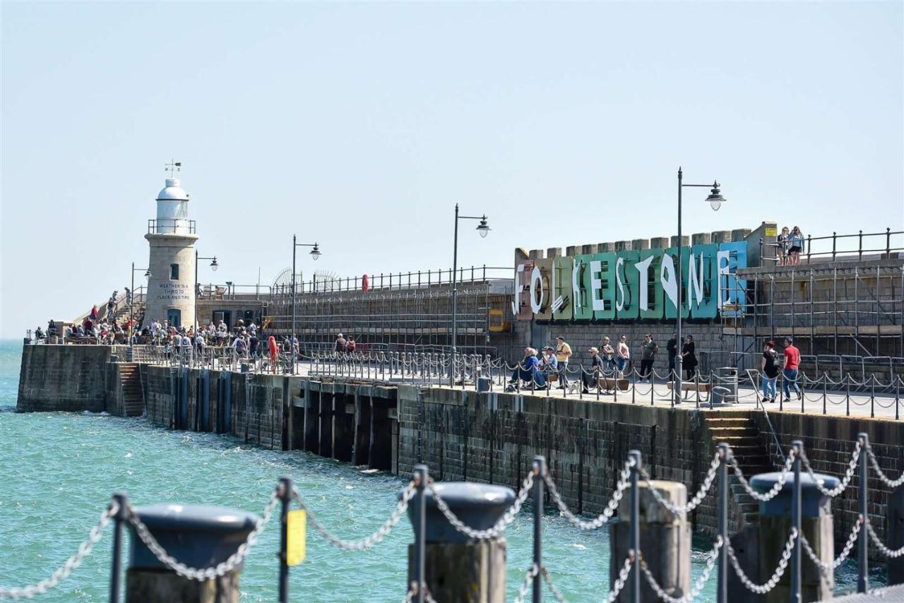 Wonderful West End - Parking Inc Apartamento Folkestone Exterior foto