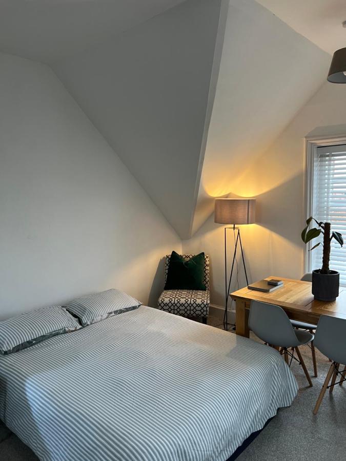 Wonderful West End - Parking Inc Apartamento Folkestone Exterior foto